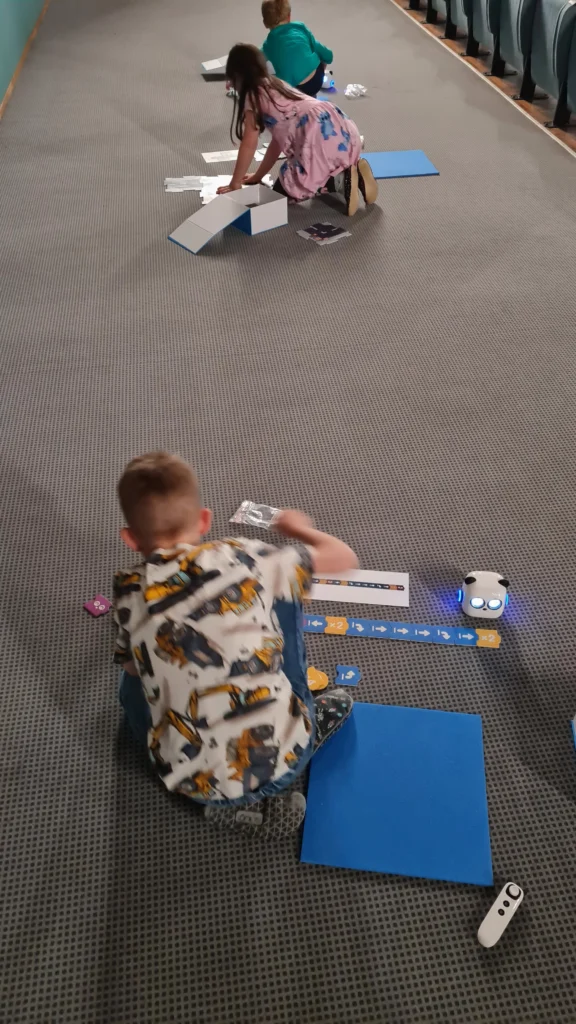 Delavnica programiranja z robotki - fotografije z dogodka